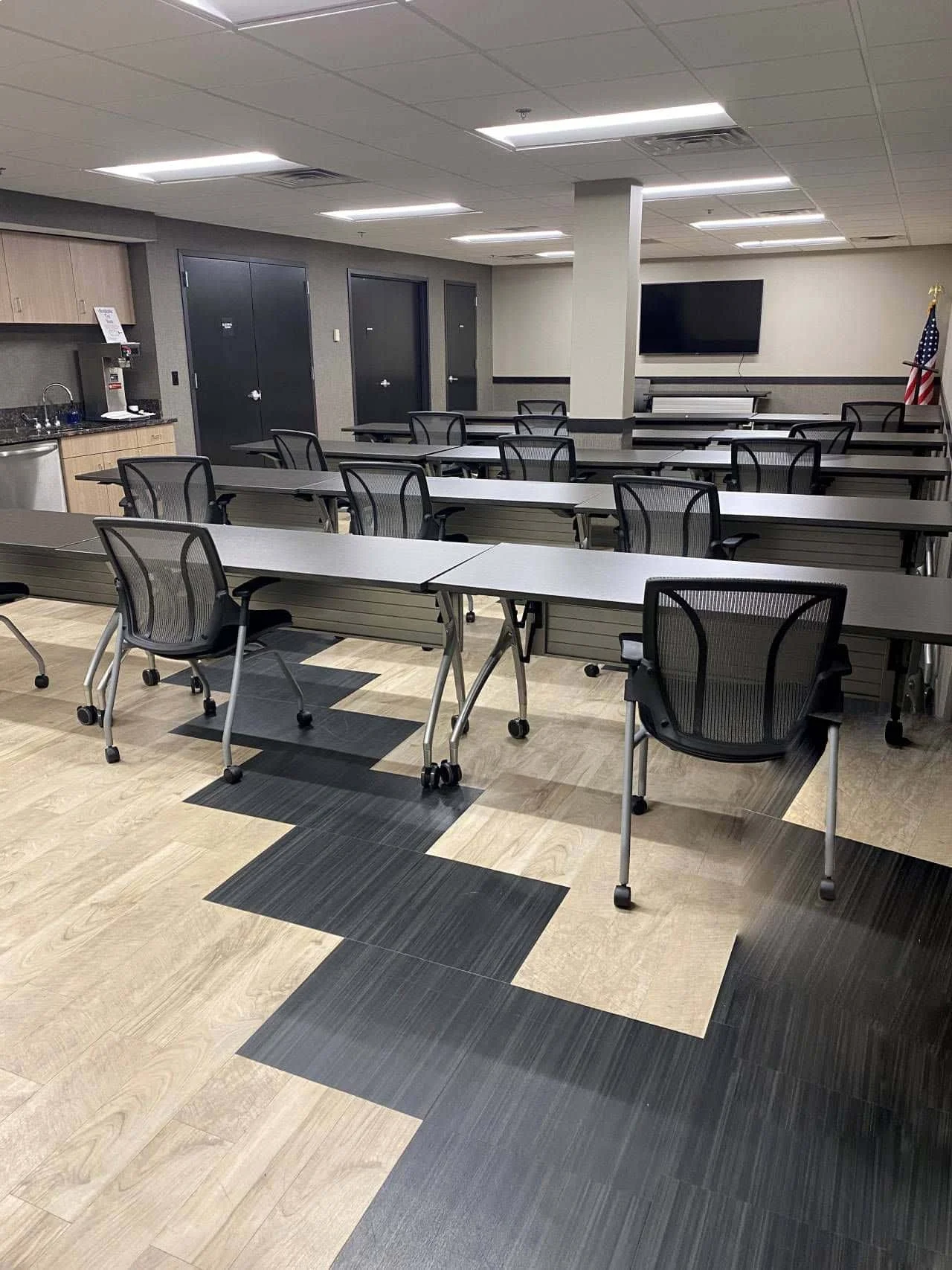 Spacious And Well-Lit Training Room Rental for Employee Training Sessions