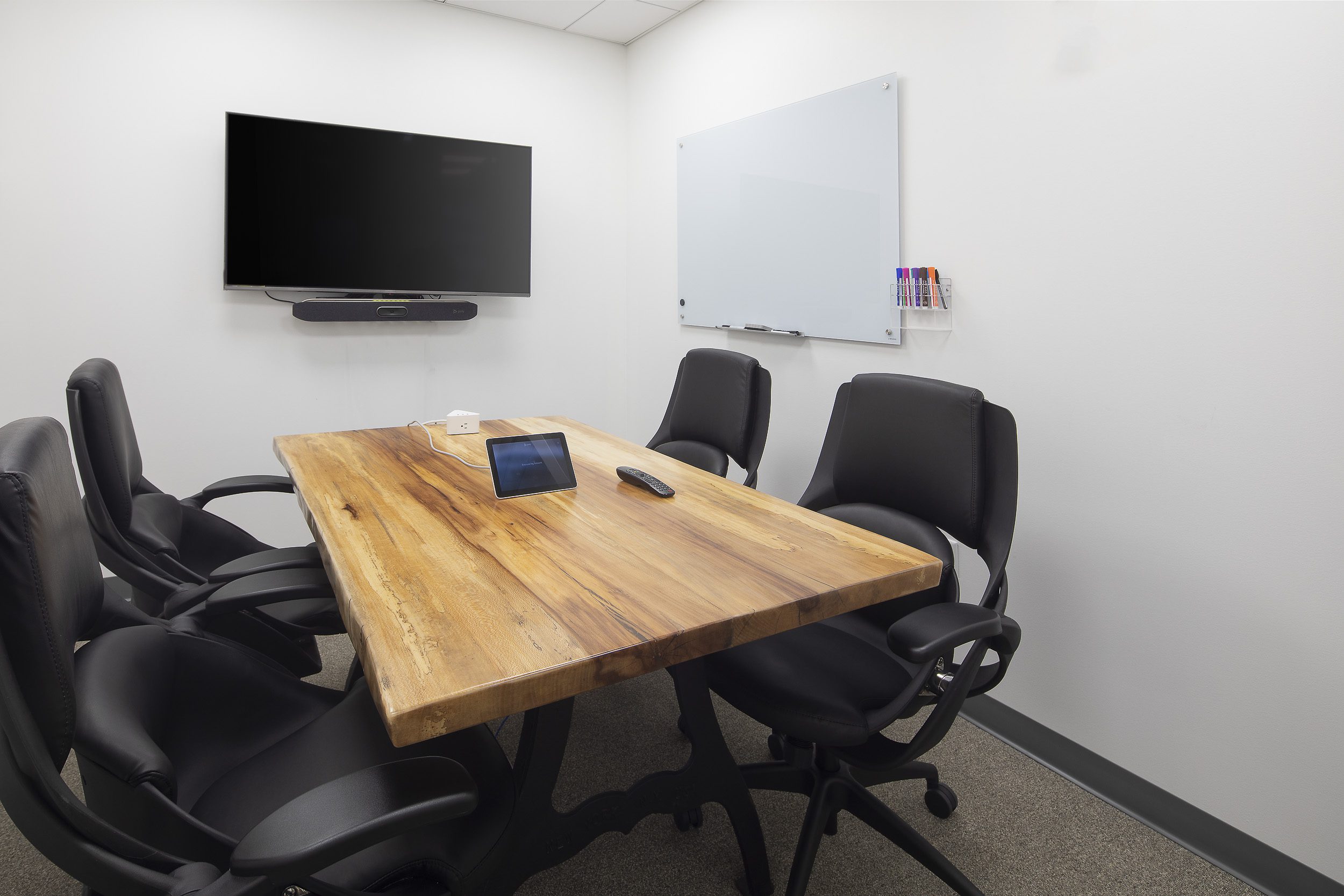 Hire Meeting Room for Corporate Meetings, Sales Meetings or Group Discussions