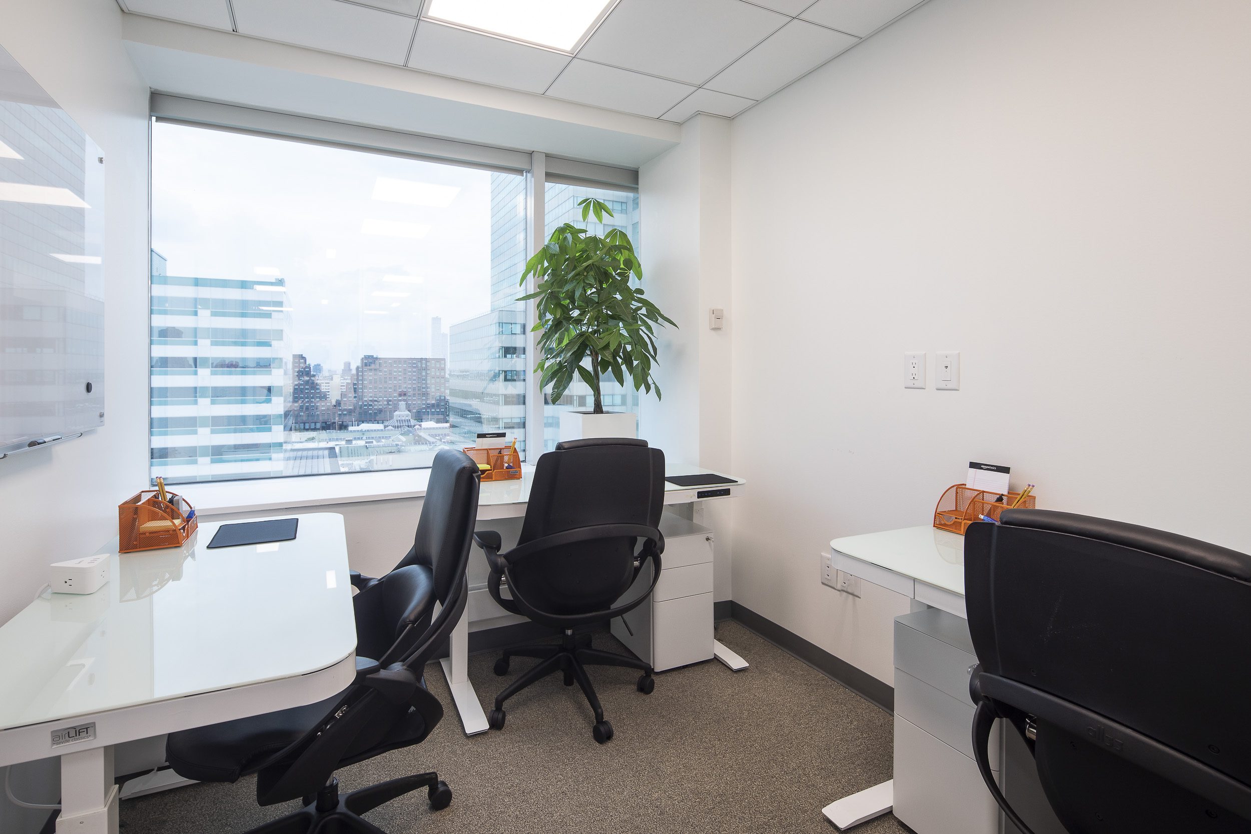 Rent luxurious private office space at affordable rates at no additional cost