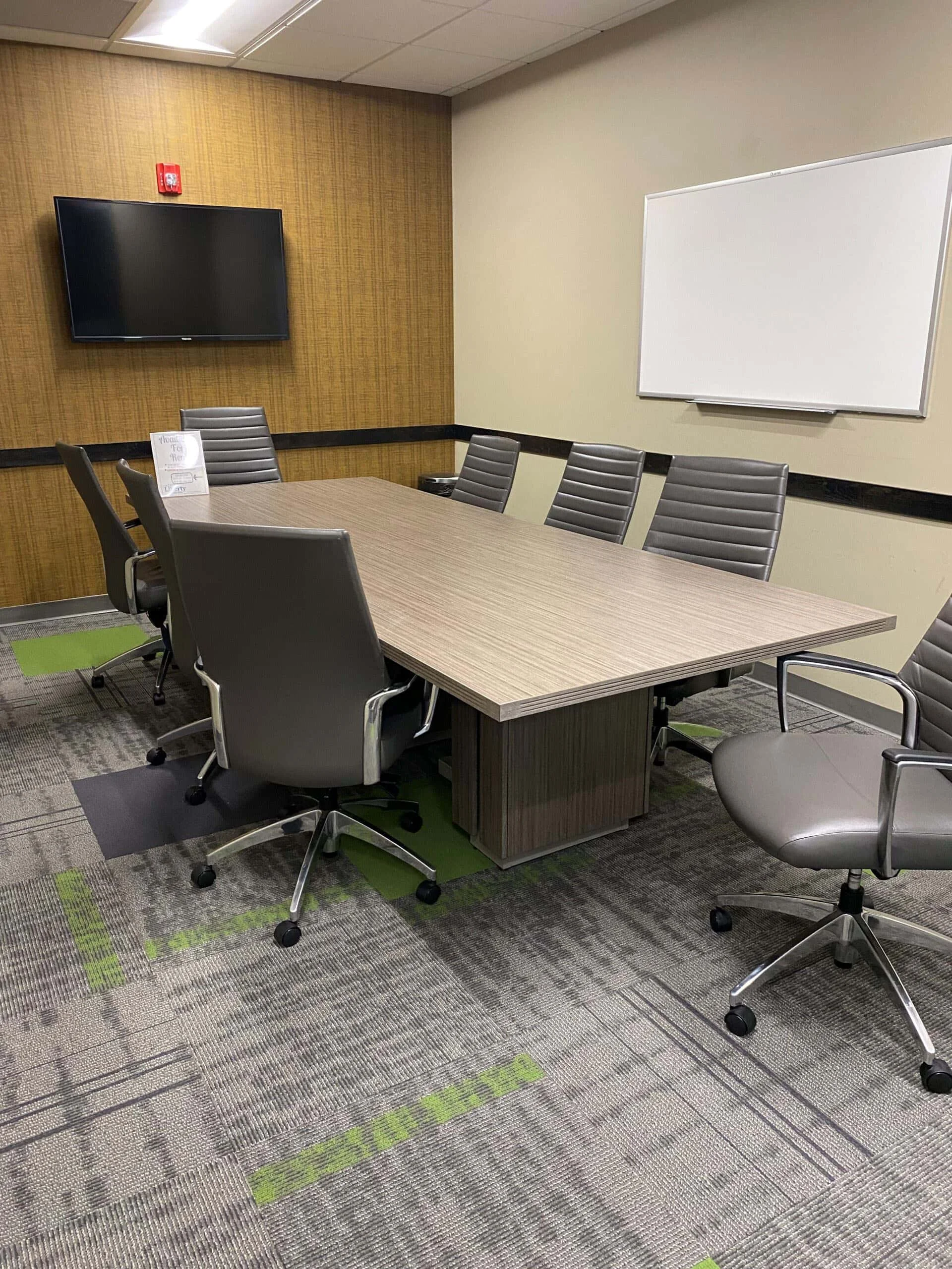 Hourly Meeting Room Rental with Excellent Amenities for Productive Meetings. Book Your Ideal Meeting Space Today!