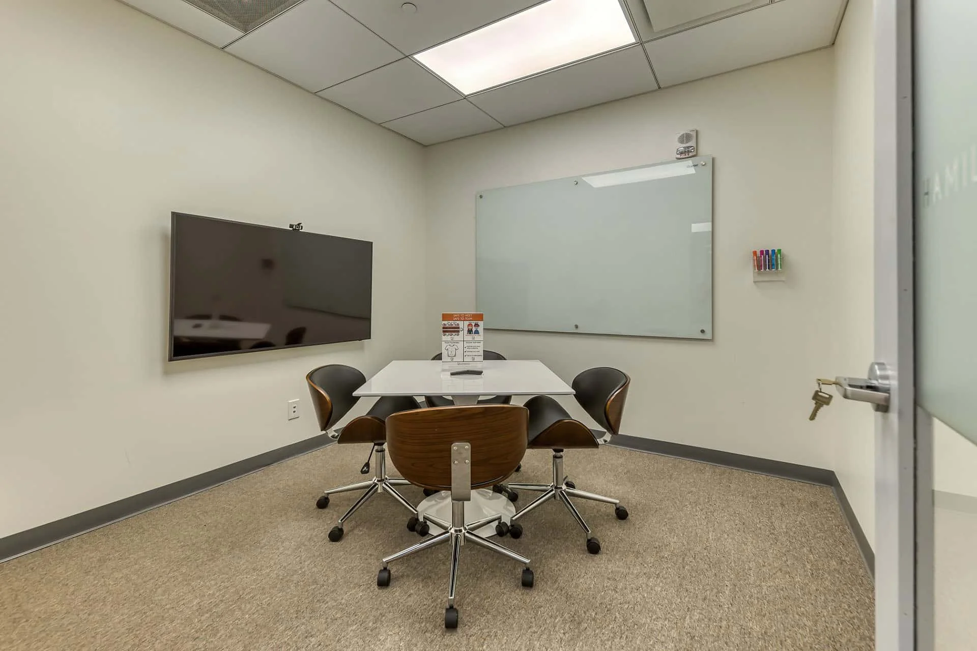 Technology-Integrated Meeting Room Rental for Efficient Collaboration. So, wait no more, and browse the options featured our website.