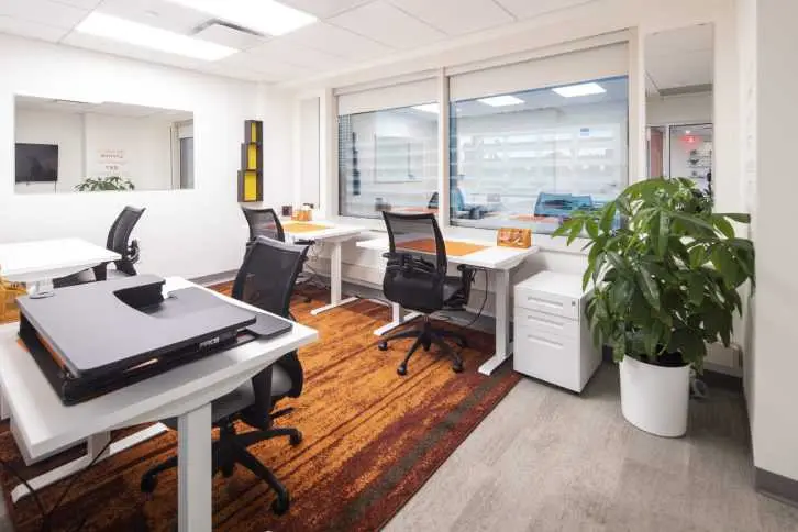 Explore shared coworking space & collaborate effortlessly with other professionals in a dynamic environment.