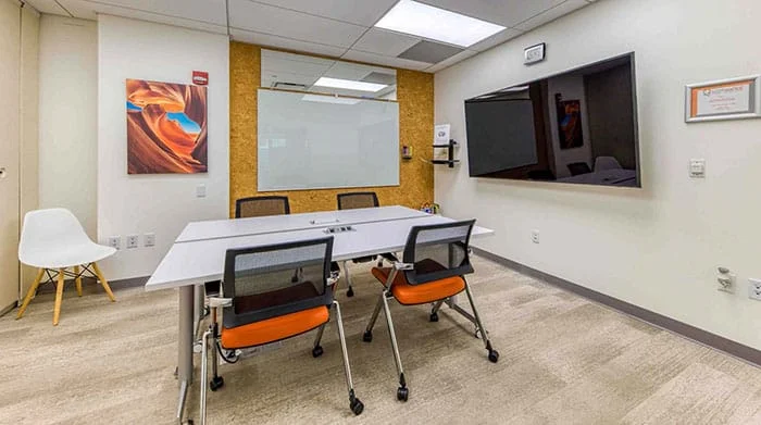 Shared office space to rent crafted to inspire creativity and efficiency with ergonomic furniture and modern amenities.